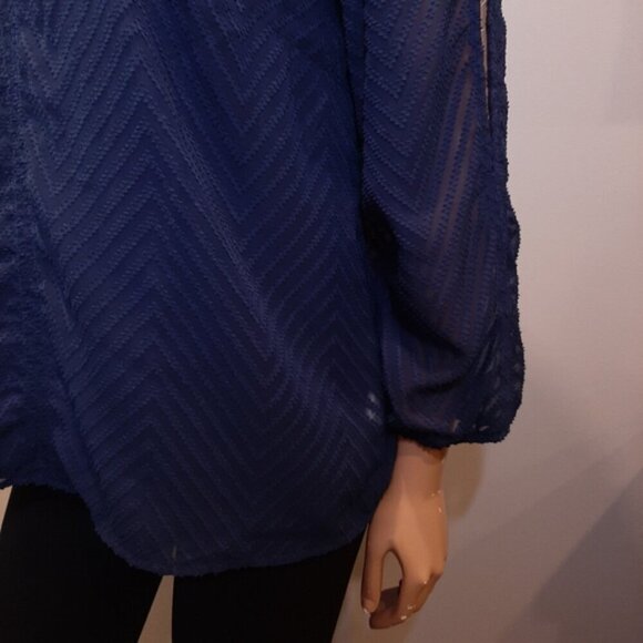 3/$20 DENVER HAYES Sheer Blouse Textured Long Slit Sleeves Chevron Keyhole Top - Picture 5 of 12